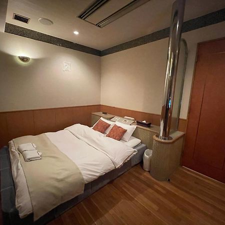 Hotel Luxe - Adult Only Tokyo Bagian luar foto